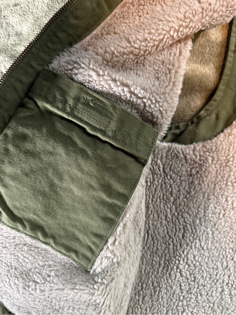 Carhartt Women’s Olive Sherpa-Lined Work Vest - Picture 3 of 6